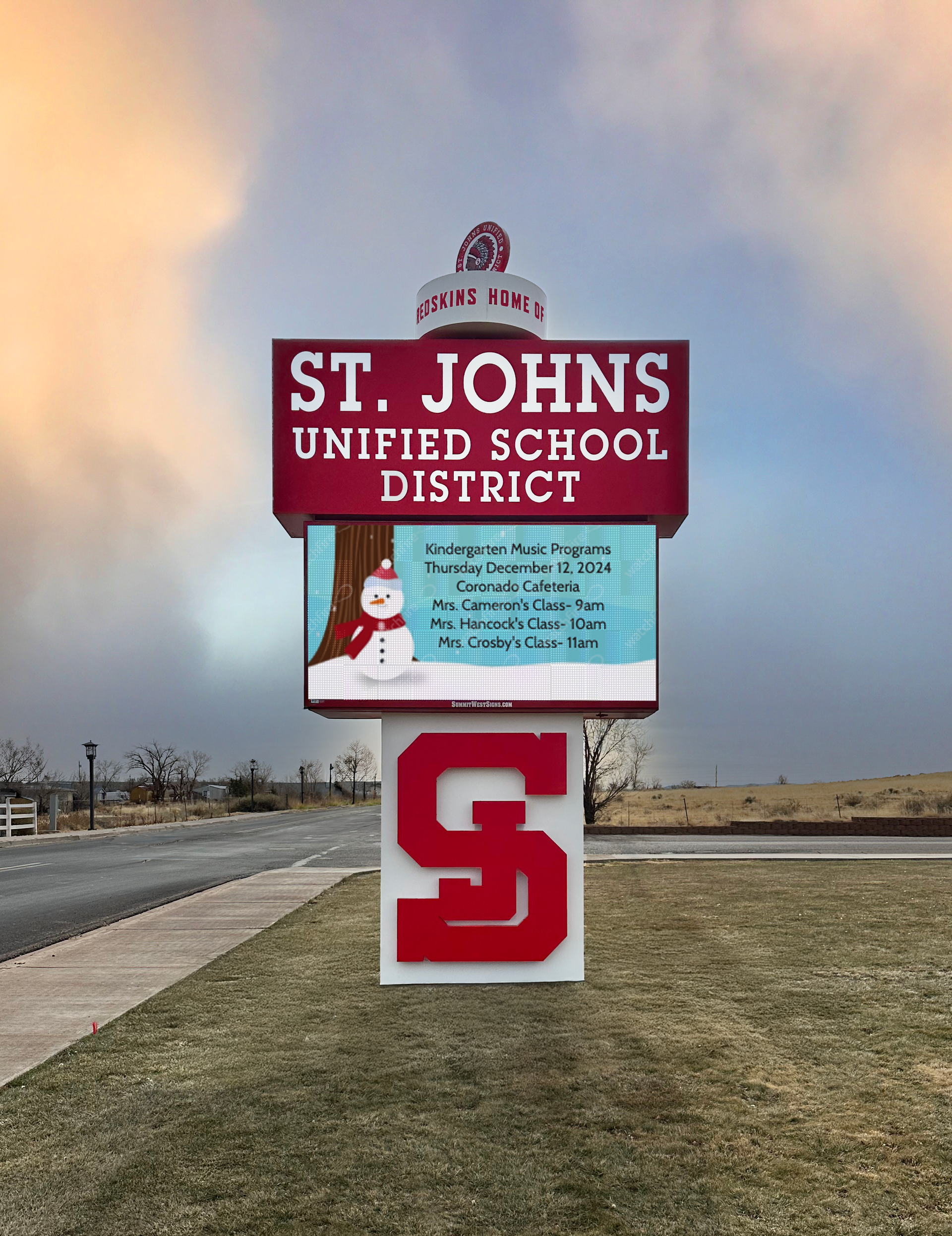 A red and white sign for st. johns unified school district