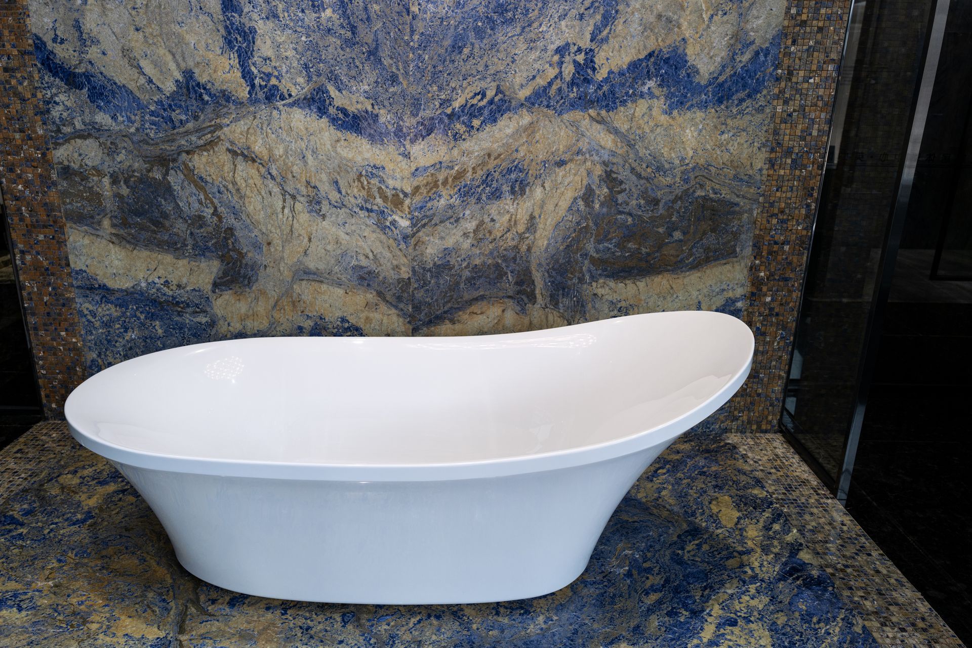 Luxury Bathtub — Benton, LA — Sheppard’s Countertops