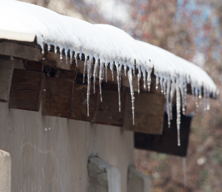 Qué hago si tengo el tejado lleno de hielo