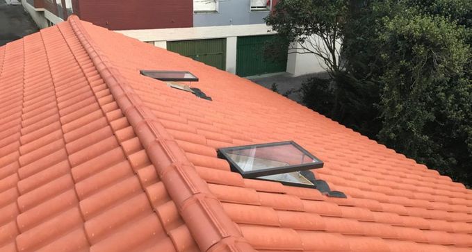 instalar dos claraboyas en el tejado de una casa en torrejon de ardoz