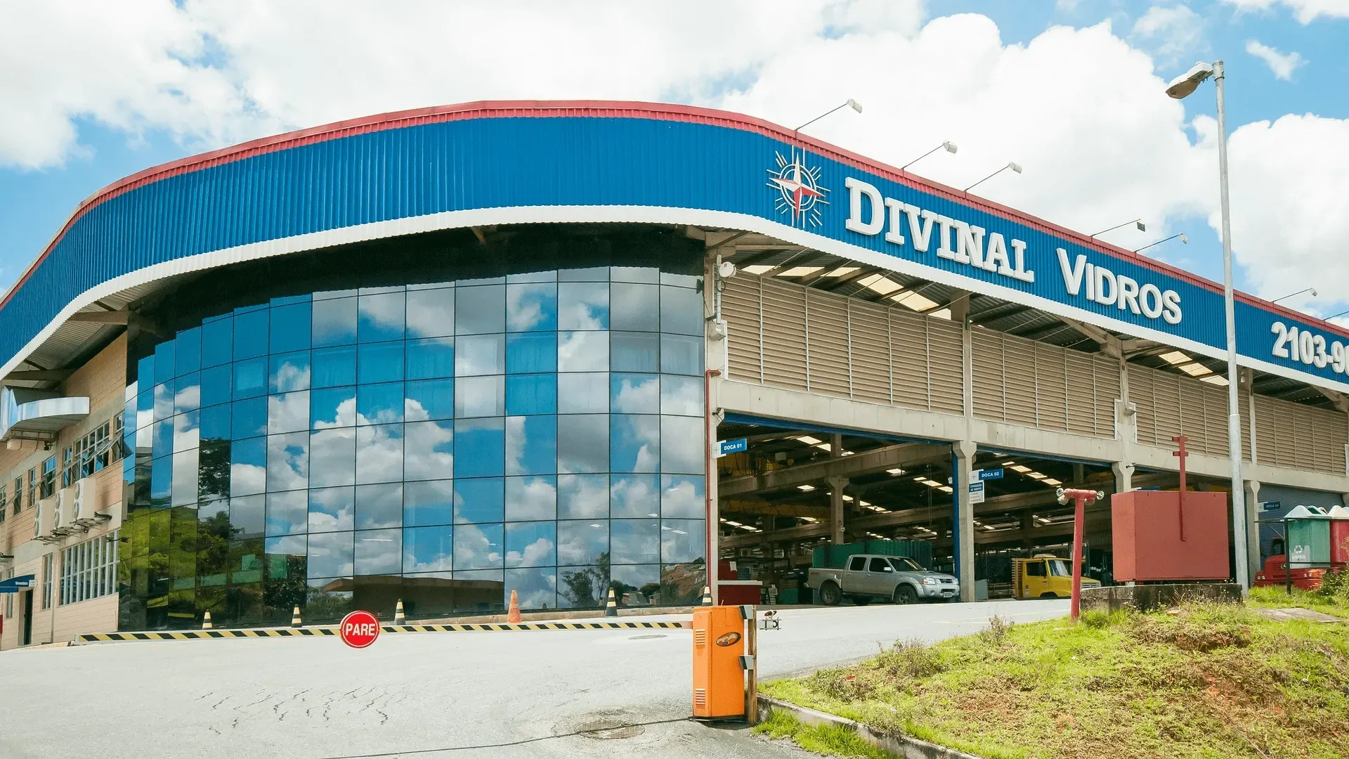 divinal vidros, cliente de marketing industrial da corre mkt