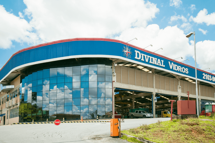 sede da divinal vidros, cliente da aceleradora de marketing digital corre mkt