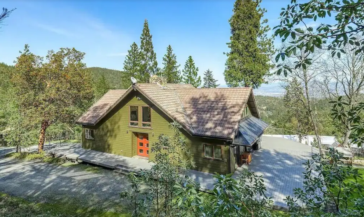 Oregon Mountain Chalet