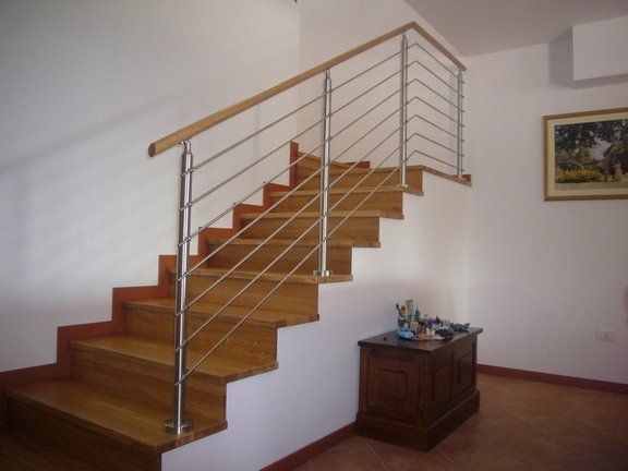 scala in legno su misura per interni