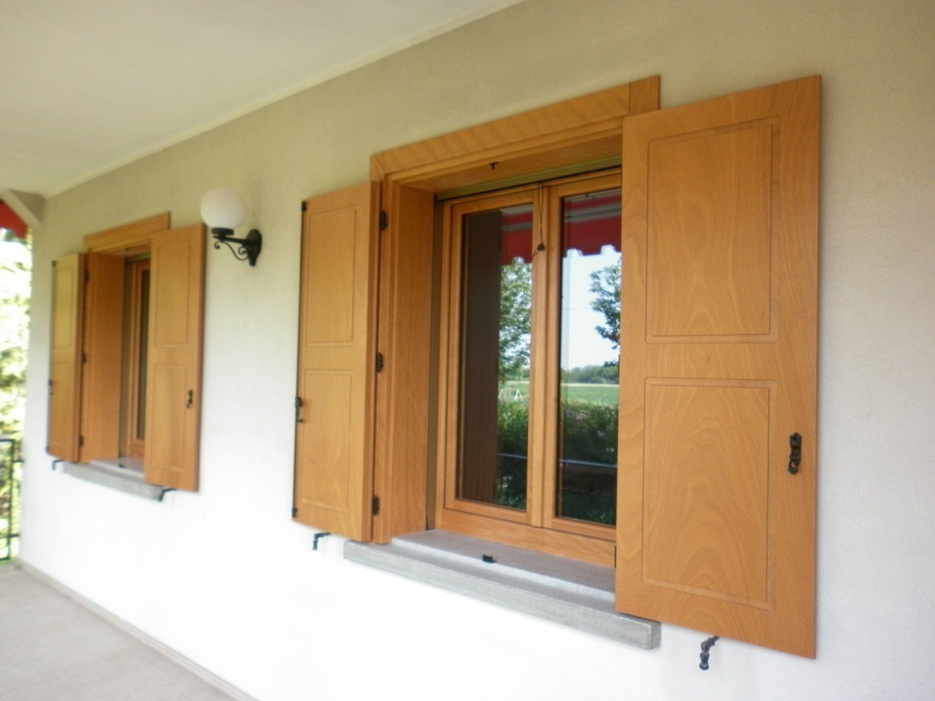 Serramenti in Friuli Venezia Giulia con persiane in legno