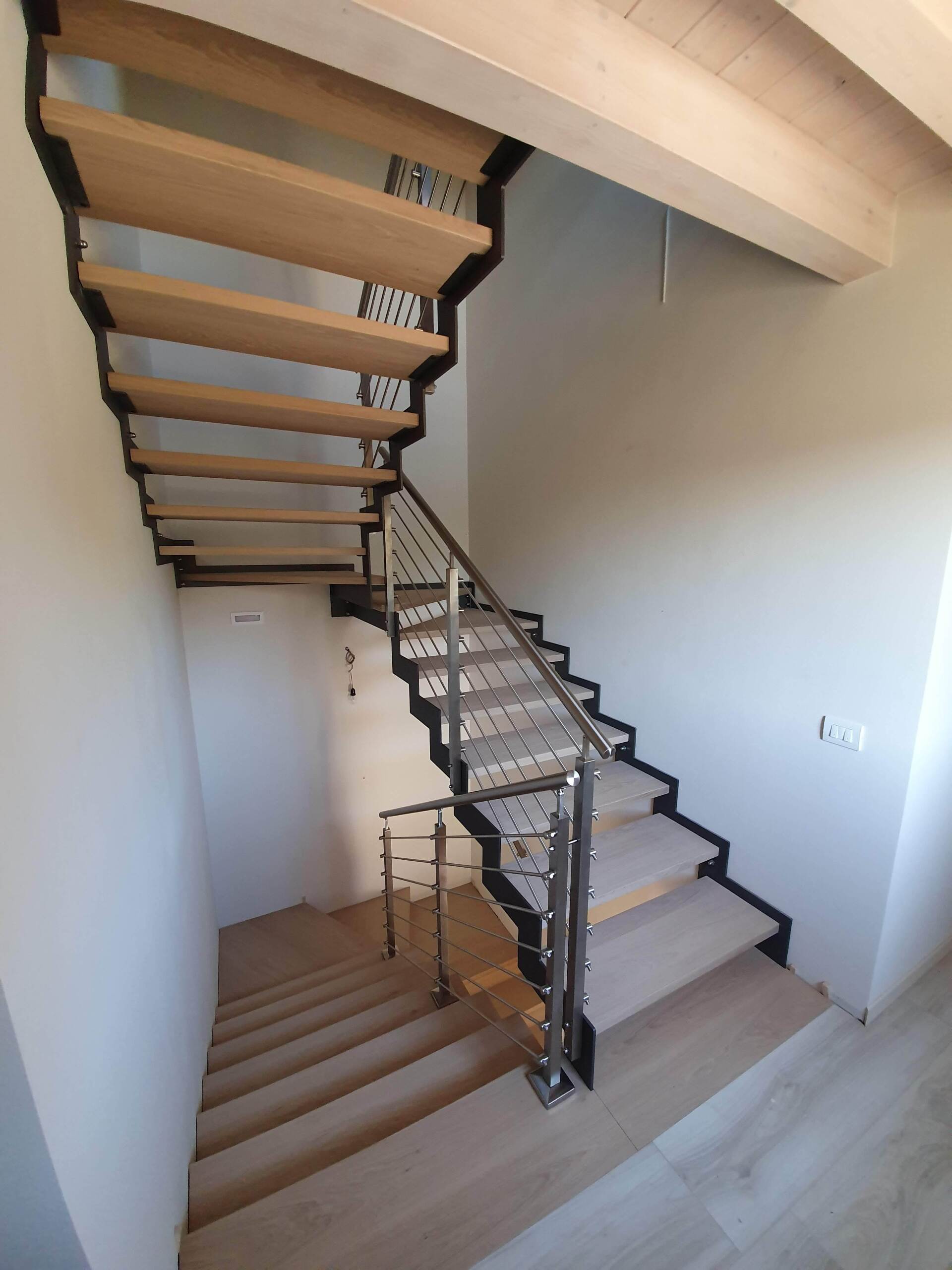 Scale in legno per interni a Pordenone per condominio