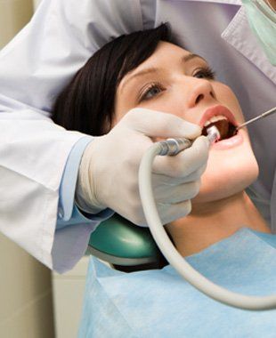 mujer en dentista