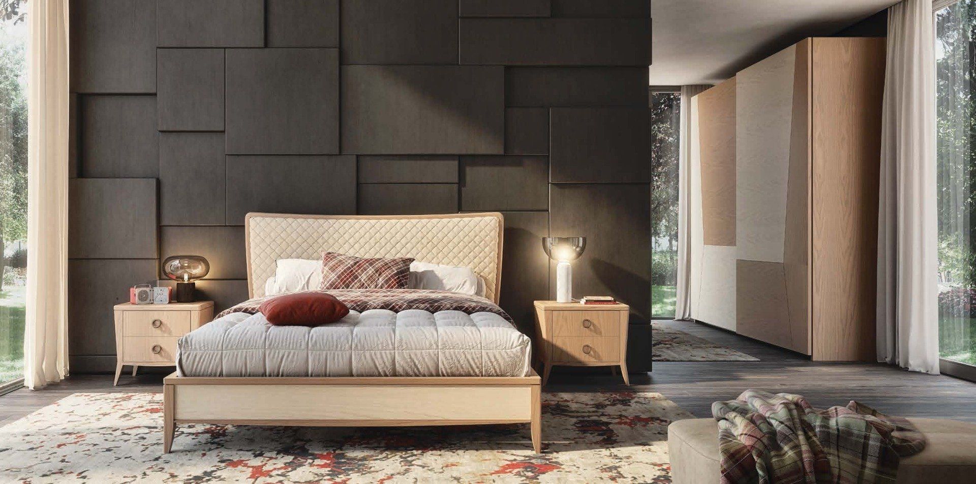 Una camera da letto con un letto, comodini e un tappeto.