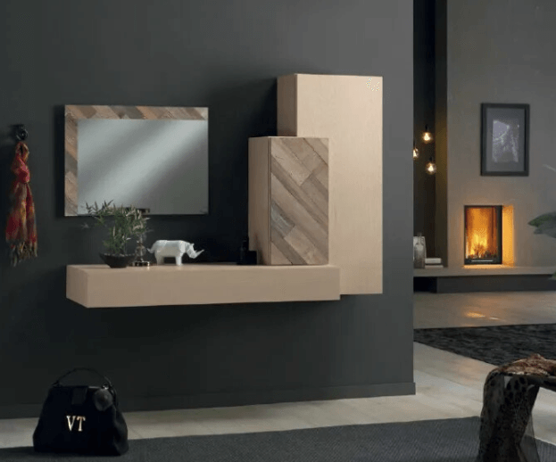 Un soggiorno con camino e specchio