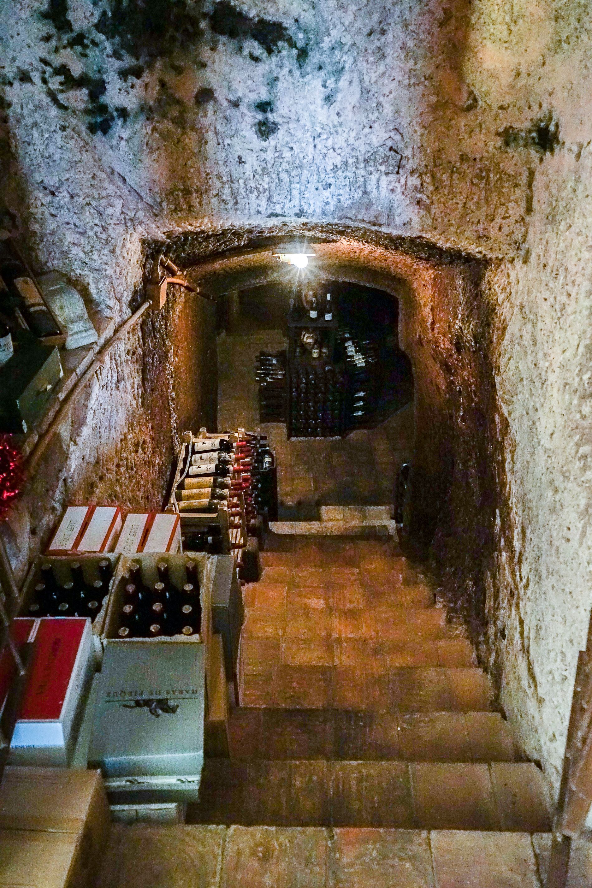 cantina con vini italiani