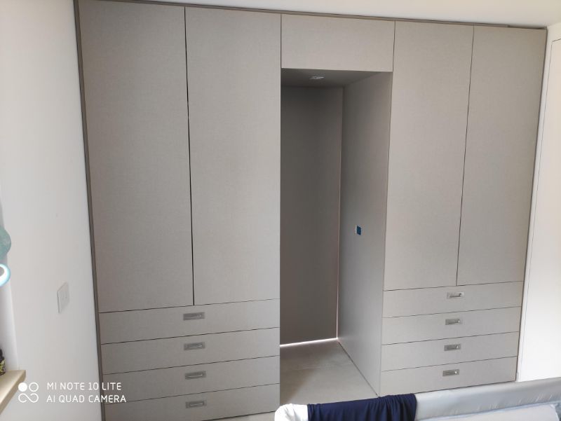 armadio con cassetti