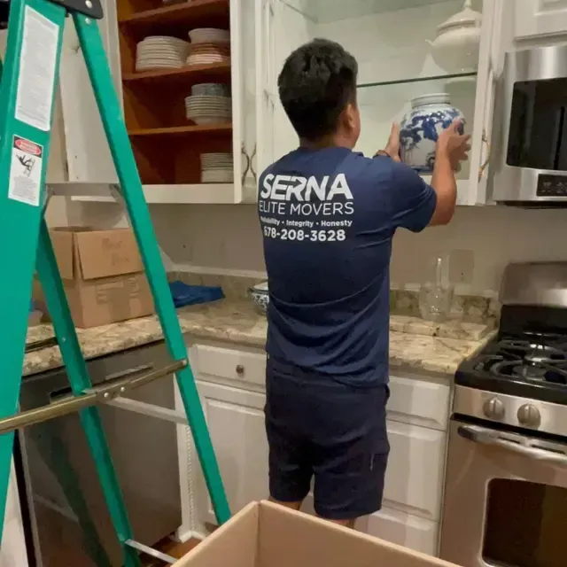 A man wearing a blue shirt that says serna on it