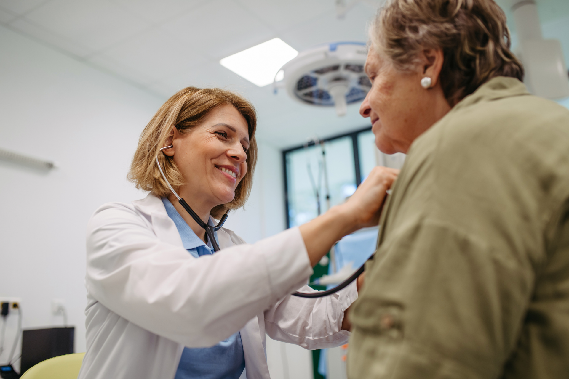 A doctor discusses diabetes management tips during a patient’s quarterly blood sugar check-up.