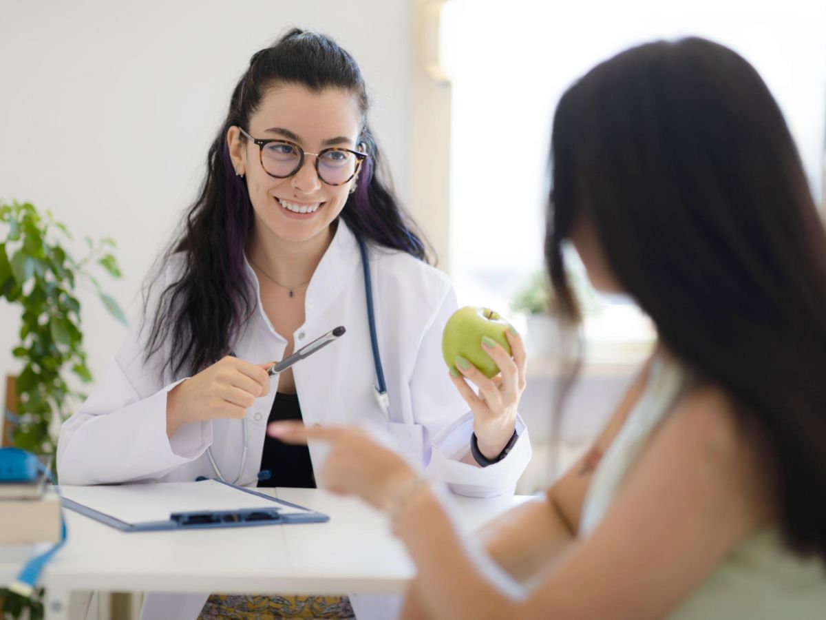 A PCP discusses the long-term health benefits of a healthy diet with the patient.