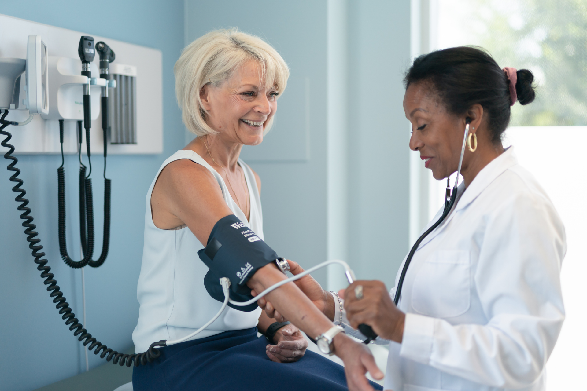 Allmed LA’s expert provider is conducting routine medical exams for their patients for early disease detection.