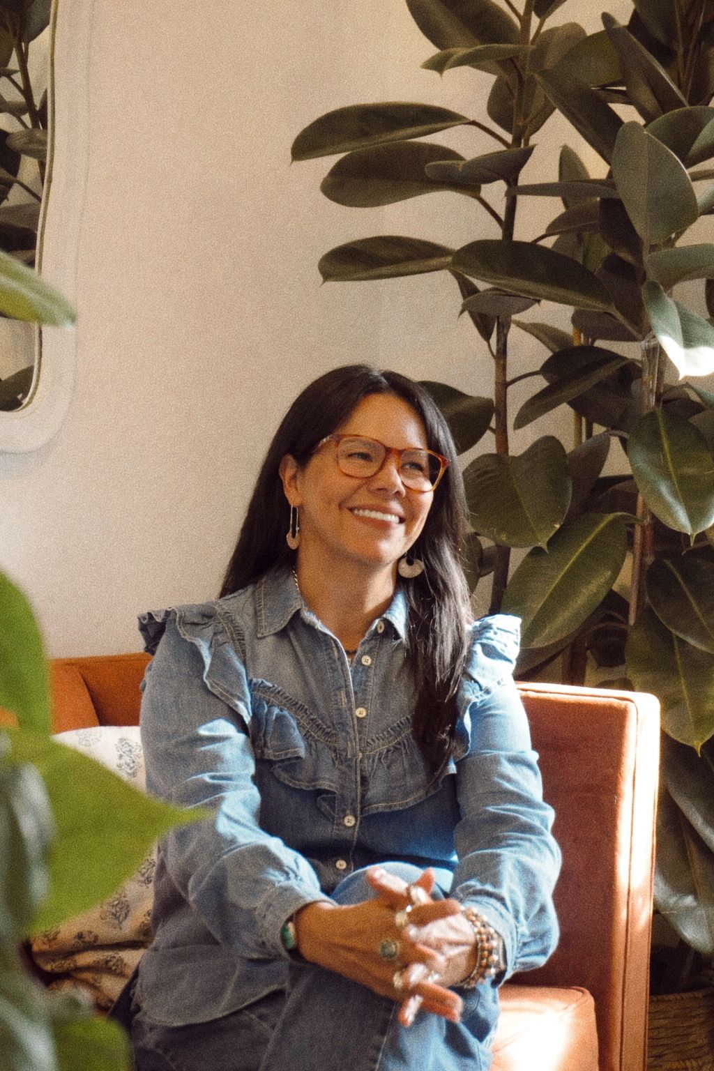 Black silhouette of a person with short hair and a blank face.