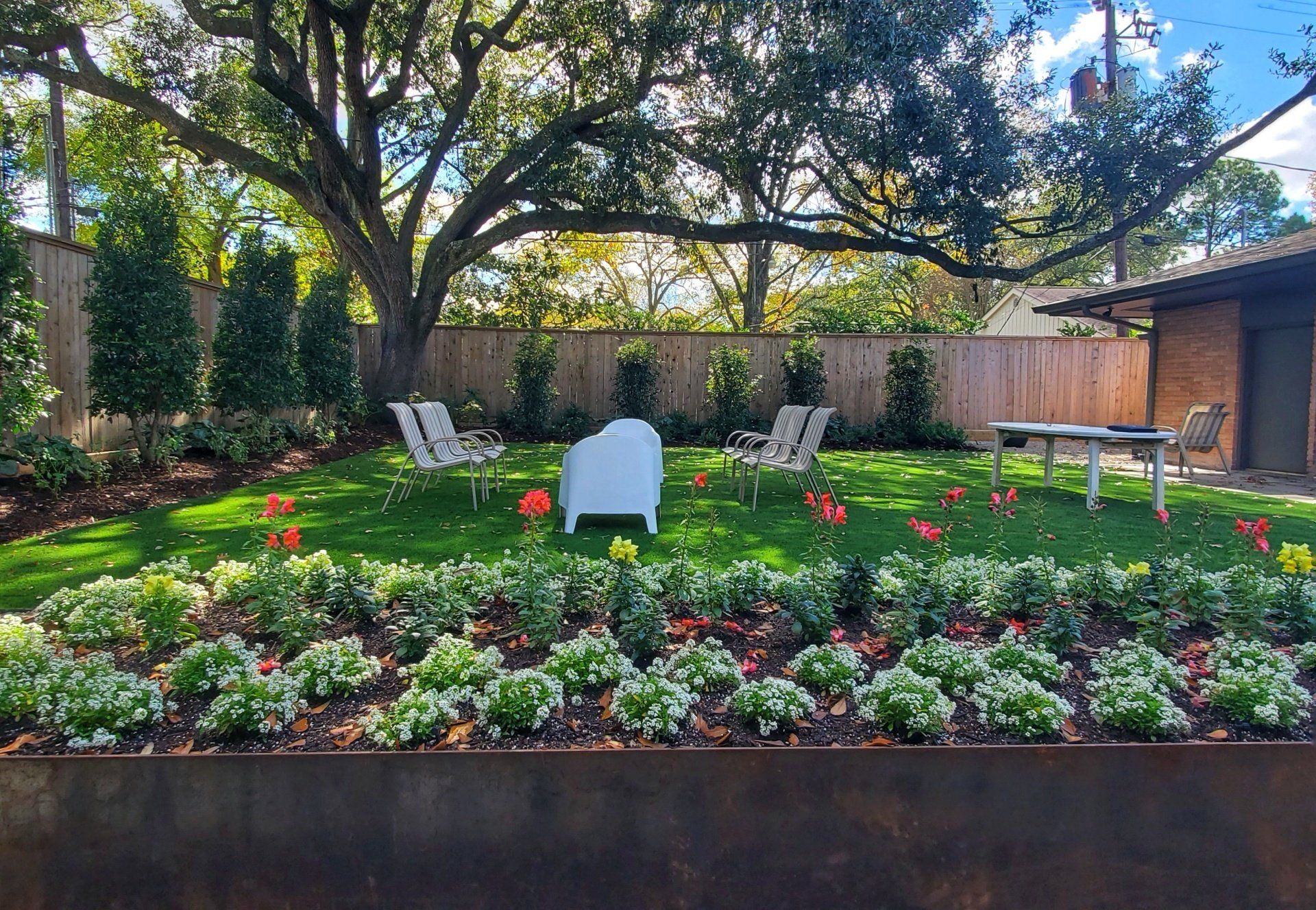 MULCHING IN HOUSTON, TX MULCHING IN HOUSTON, TX