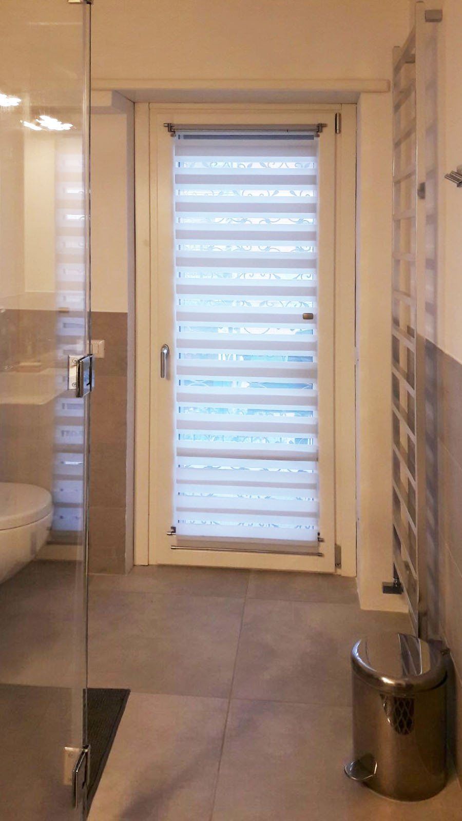 Porta con dettagli trasparenti