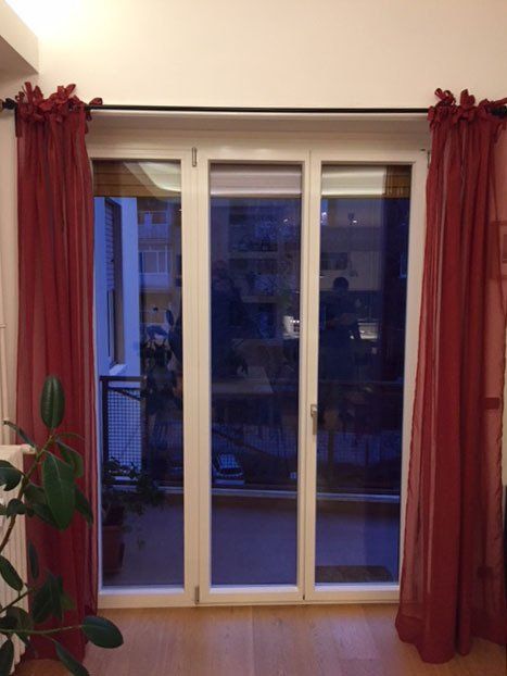 Porta bianca a tre ante