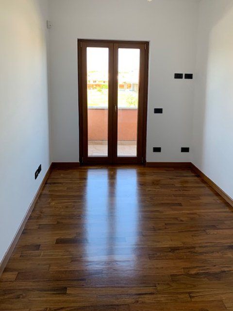 Porta trasparente in legno