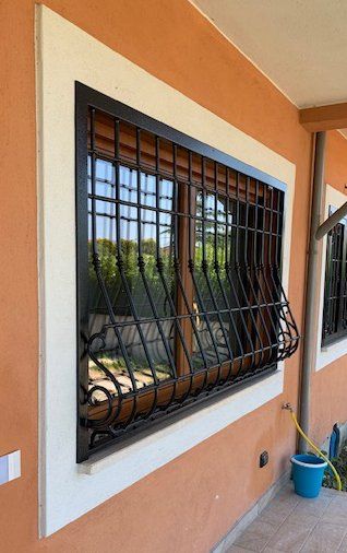 Finestra con protezione