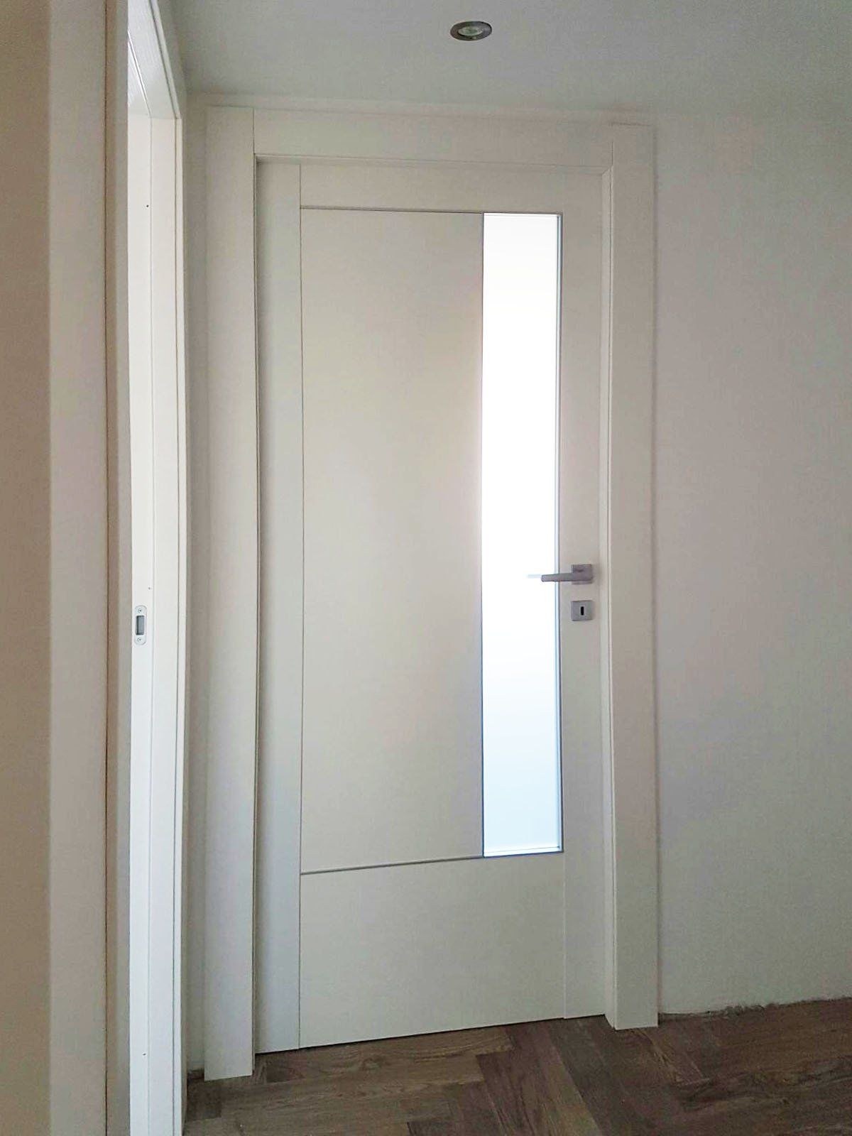 Porta bianca per abitazione