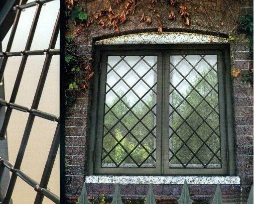 Finestra con grata