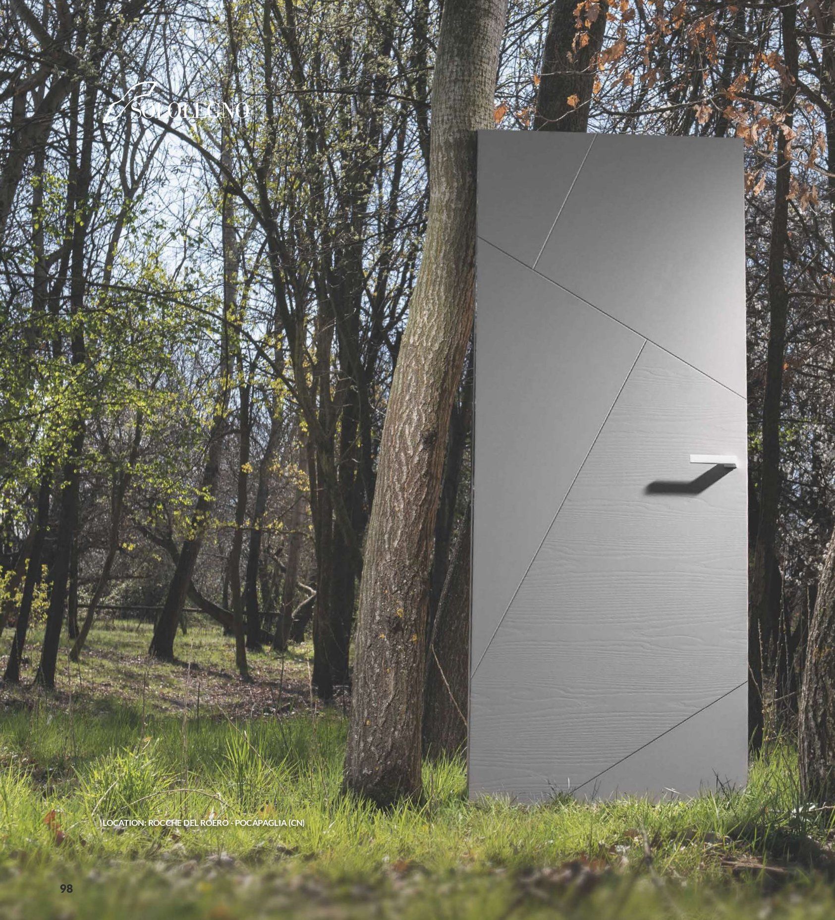 Porta in legno grigia