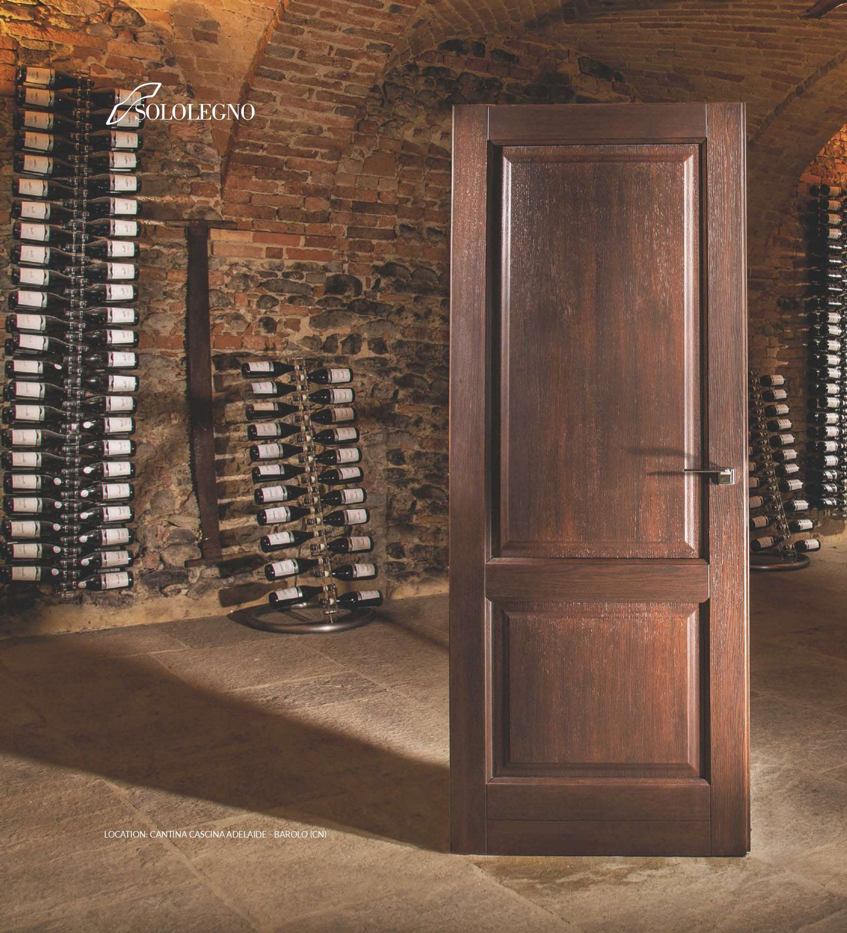 Porta in legno scuro