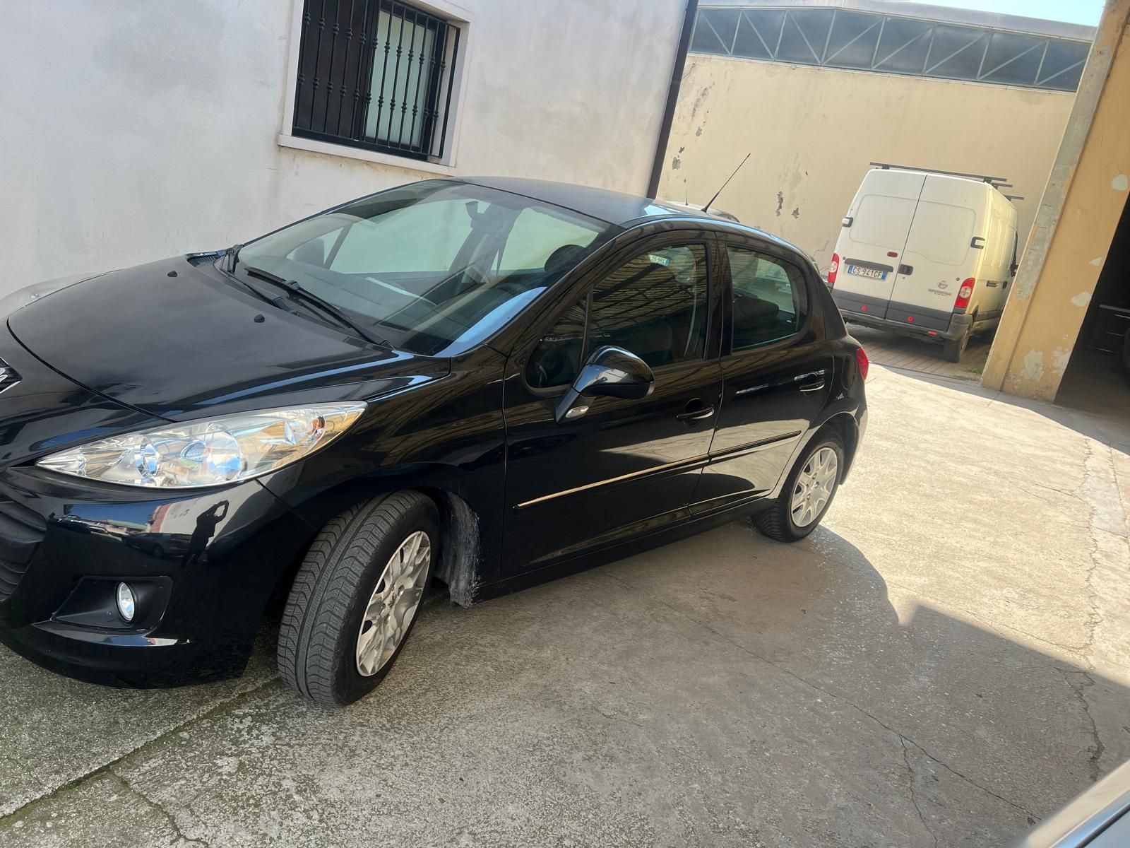 PEUGEOT 207 auto usata