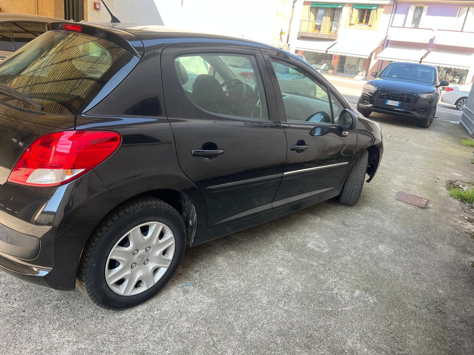 PEUGEOT 207 auto usata