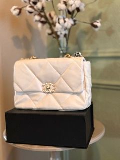 Chanel 19 Lambskin Quilted (NEW)