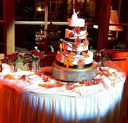 bedford village inn wedding cake spotlight