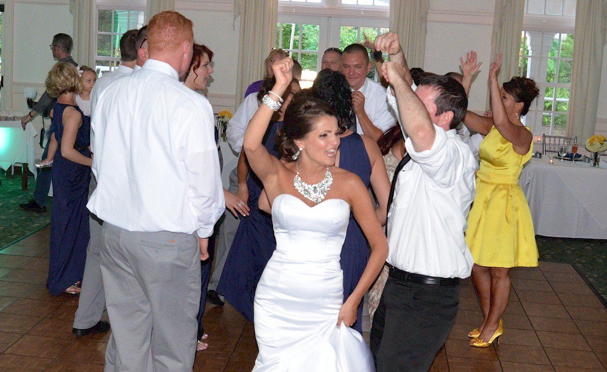 bride and groom first dance at The Governor's Inn of Rochester, New Hampshire