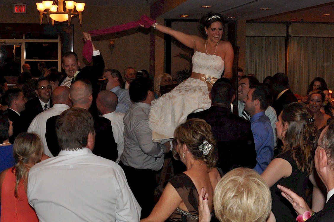 wedding guests dancing at sheraton harborside, portsmouth, nh