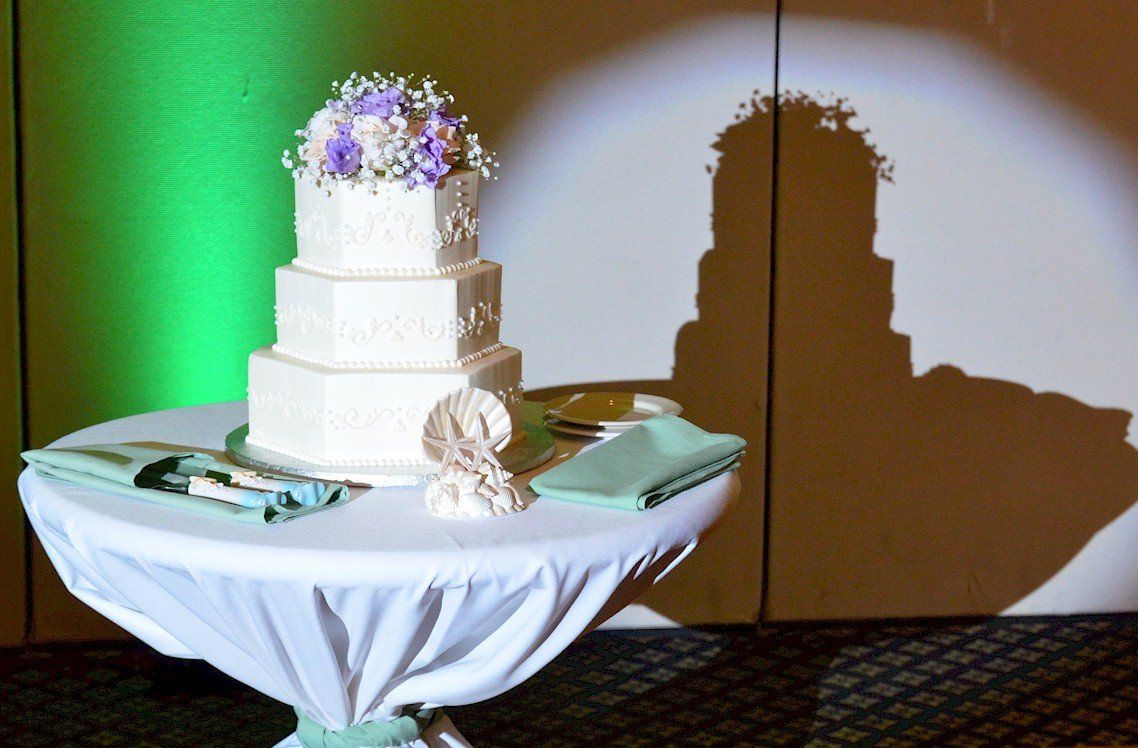 Ashworth By The Sea Hampton NH wedding cake spotlight