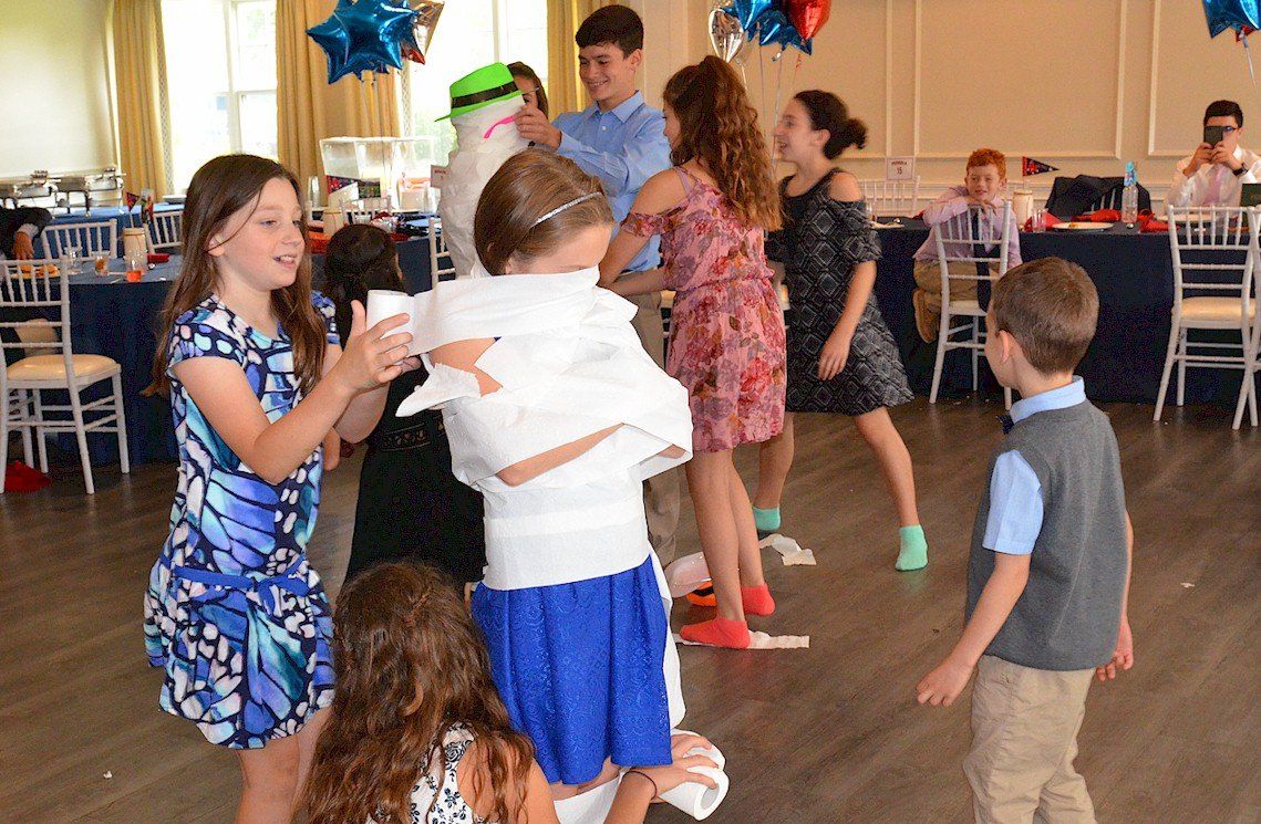 wedding guests dancing at Easton Country Club, South Easton, Massachusetts