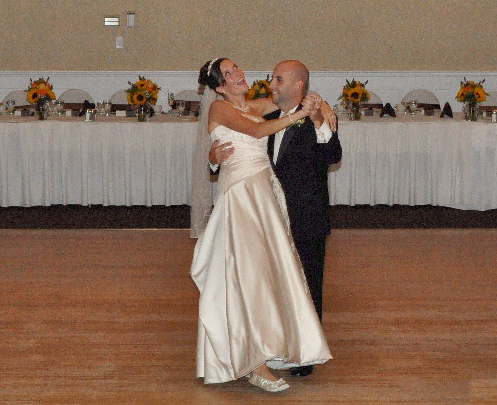 MA wedding DJ first dance at Hillview Country Club, North Reading, Massachusetts