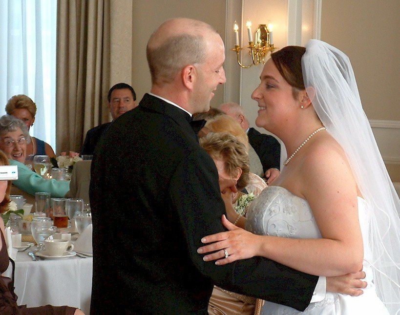 newlyweds first dance at Nashua Country Club of Nashua, New Hampshire