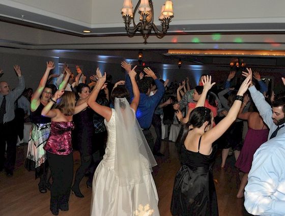 wedding guests dancing at The Oaks Golf Links, Somersworth, NH