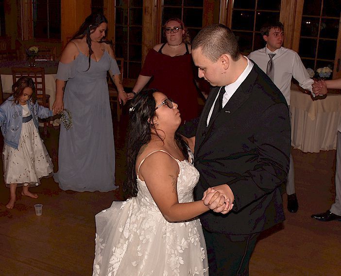 last dance, Maine wedding DJ, Red Barn at Outlook Farm, South Berwick