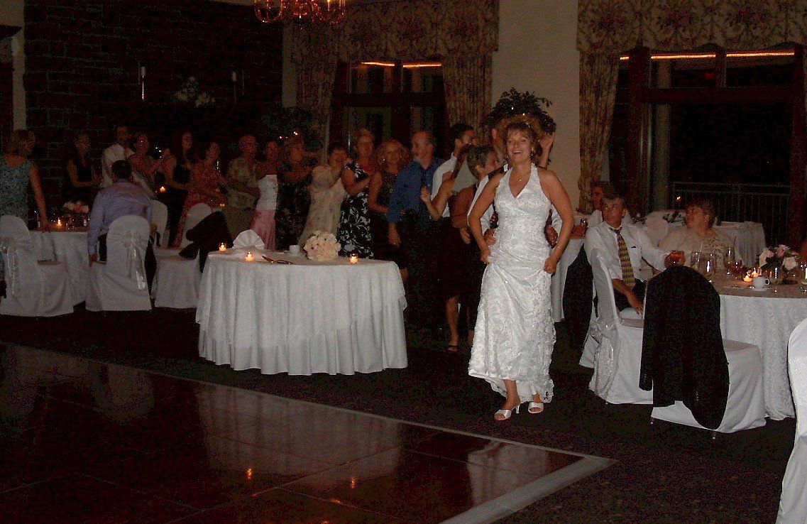 wedding guests dancing at Skymeadow Country Club, Nashua, New Hampshire