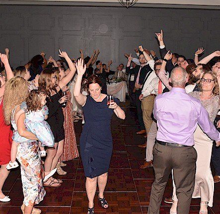 wedding guests dancing at Skymeadow Country Club, Nashua, New Hampshire