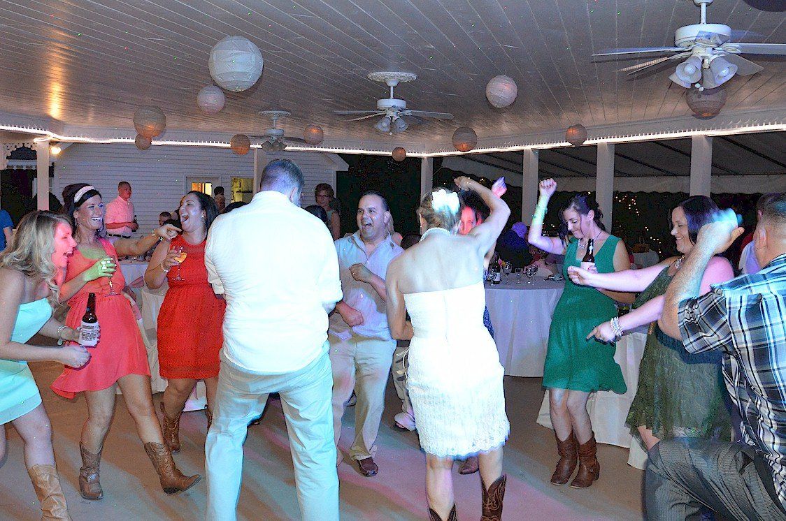 wedding dj dancing Victoria Inn, Hampton, New Hampshire