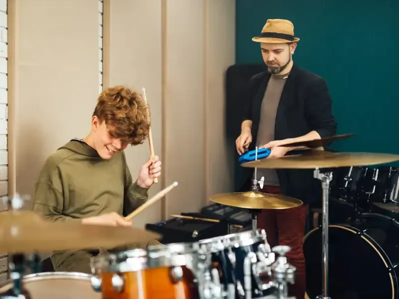 Lee Creative Arts offers structured music lessons that cater to students at every stage of their rhythmic journey.