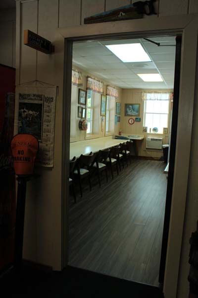 Interior and exterior photos of Cheatham County Funeral Home