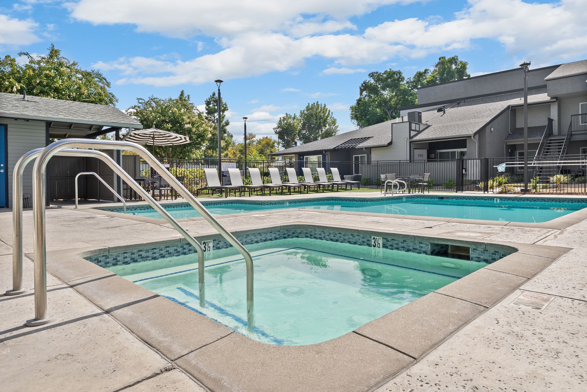 The James pool and spa