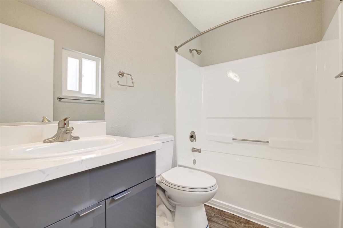 The James bathroom and tub