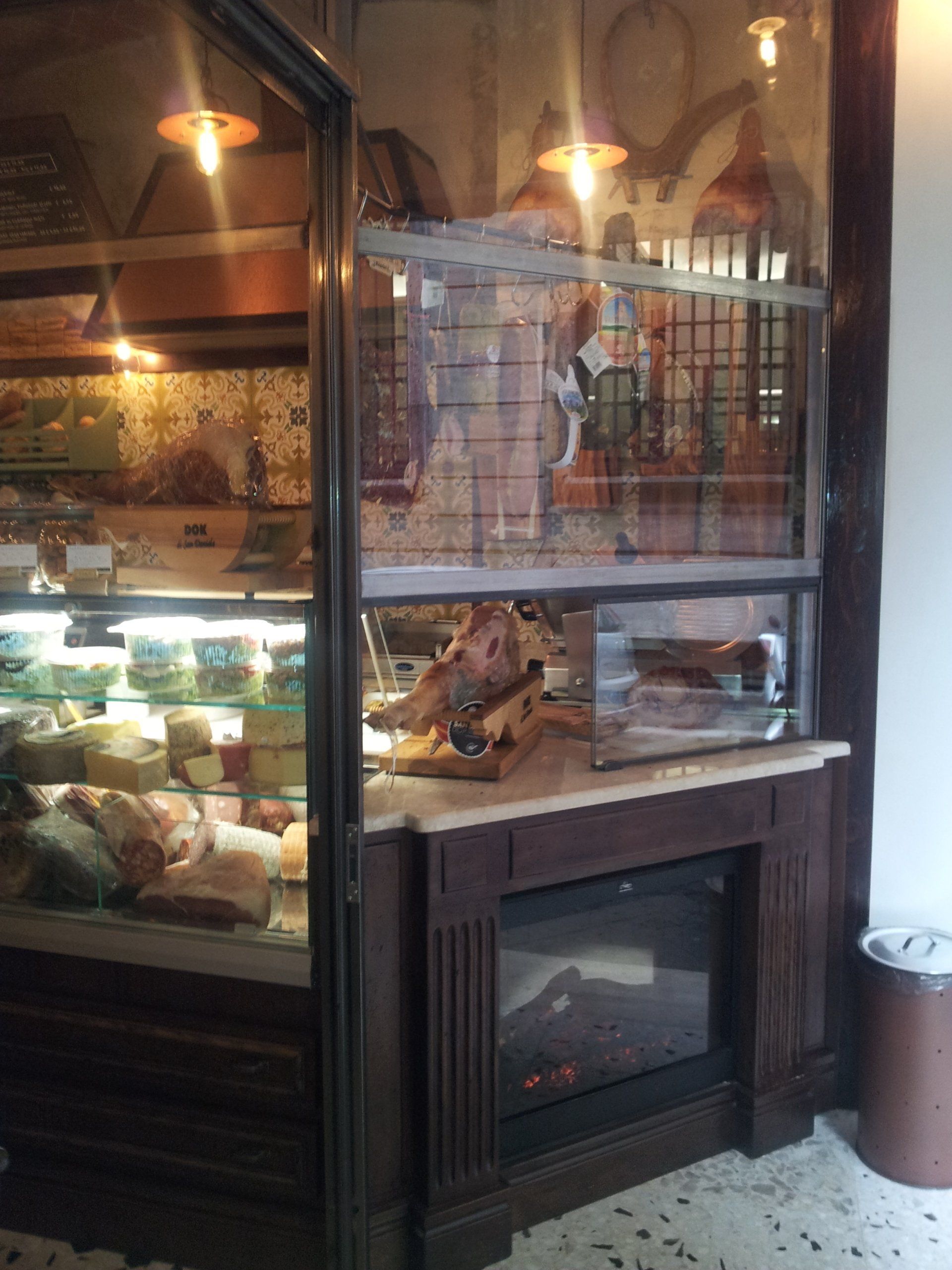 arredo negozio su misura