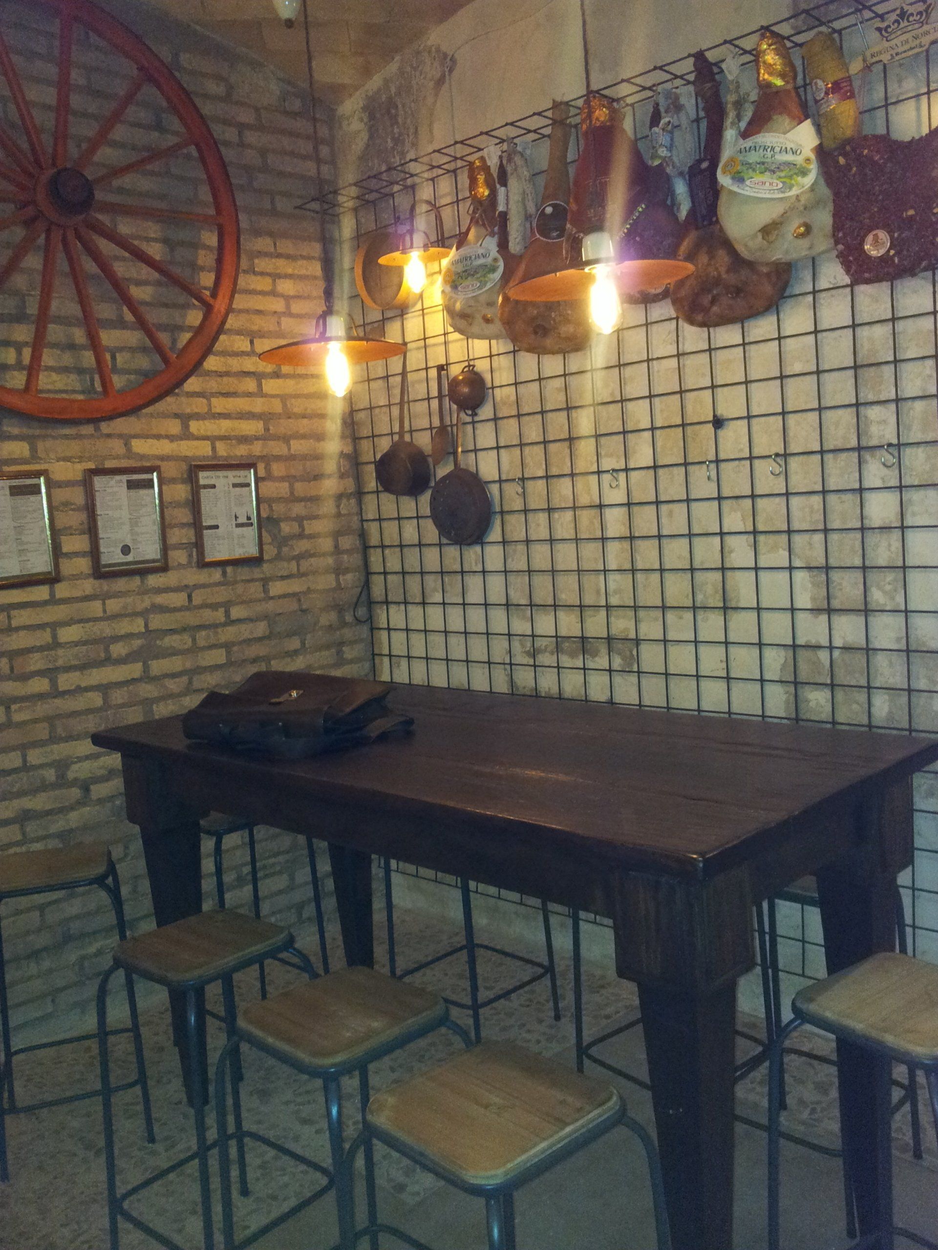 mobile in legno per negozio